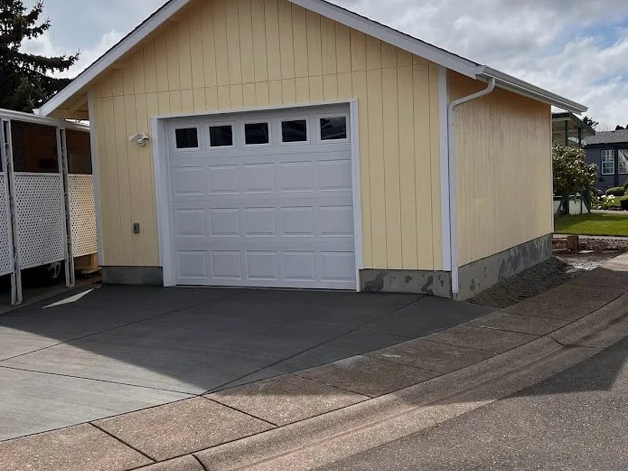 Custom detached garage built in Eugene